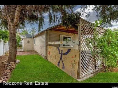 Main picture of 911 E Forest View Ave