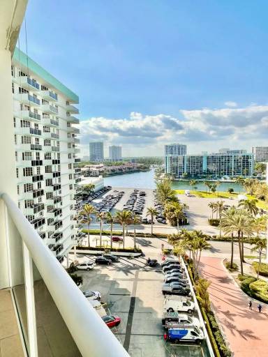 Main picture of Sea Air Towers Condo