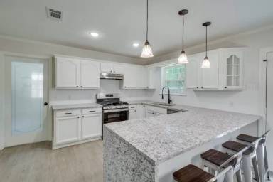 Main picture of 127 Elmwood Dr