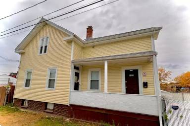 Main picture of 483 Dexter St