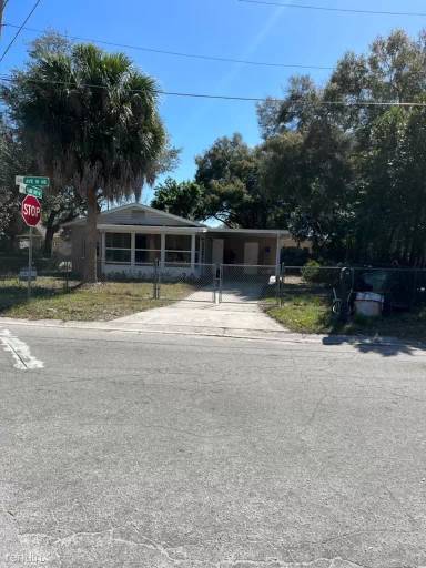 Main picture of 170 Avenue W NE