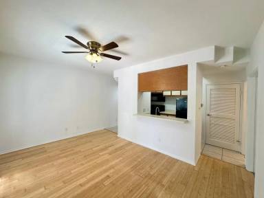 Main picture of 2217 San Gabriel St
