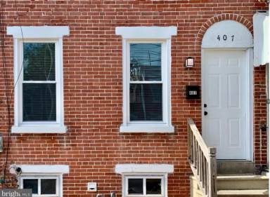 Main picture of 421 S Van Buren St