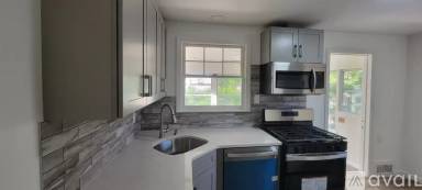 Main picture of 25 Oakland Ave