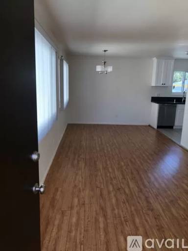 Main picture of 714 E Magnolia Blvd