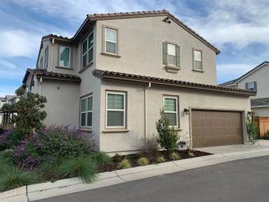 Main picture of 257 E Lawson Ave