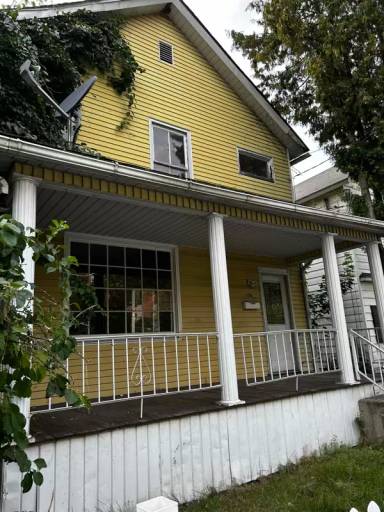 Main picture of 106 River St