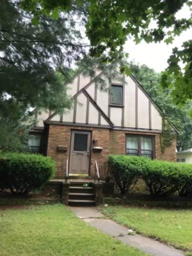 Main picture of 607 E Illinois Ave