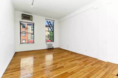 Main picture of 692 Greenwich St