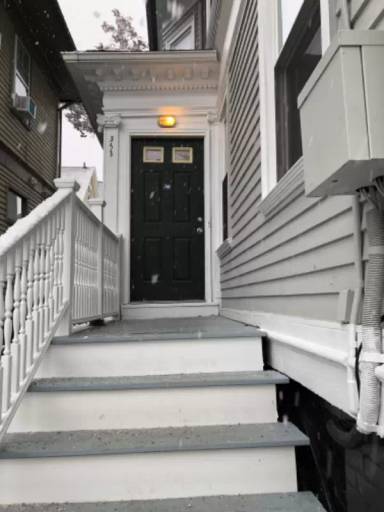Main picture of 351 Thayer St