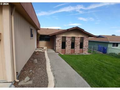 Main picture of 1201 SW Zeta Ct