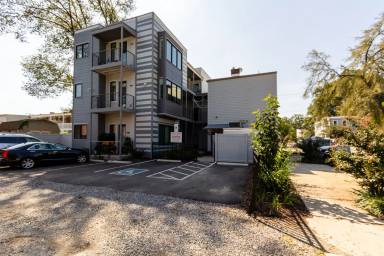 Main picture of 2028 W Cary St