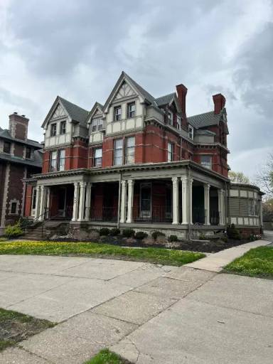 Main picture of 869 Delaware Ave