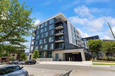 Main picture of 523 S West St