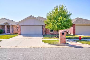 Main picture of 10700 SW 30th St
