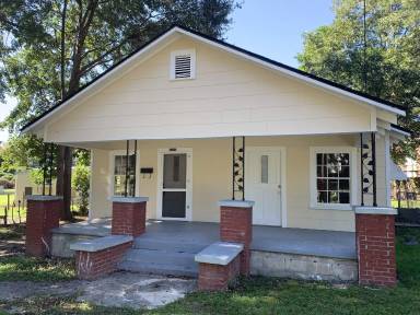 Main picture of 5723 Sanford Ave