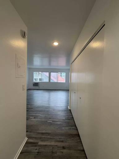 Main picture of 1825 N Gramercy Pl