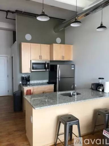 Main picture of 523 Lynn St