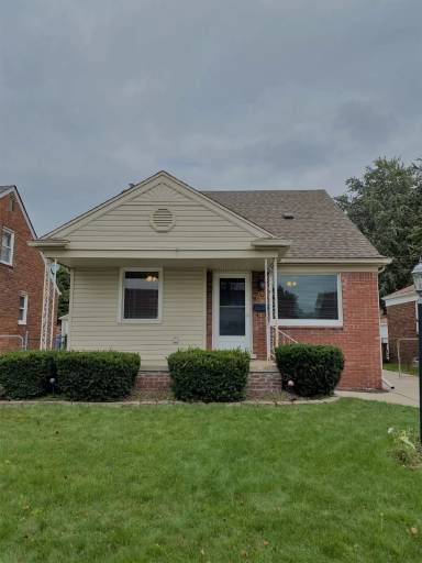 Main picture of 15642 Euclid Ave