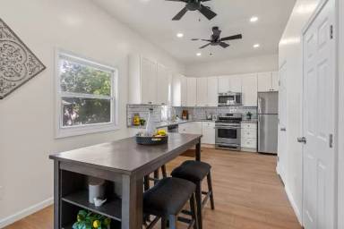 Main picture of 800 N 4th St