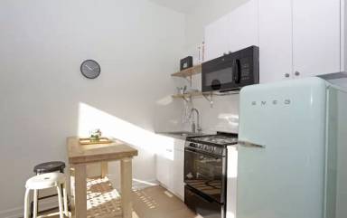 Main picture of 105 W Chicago Ave