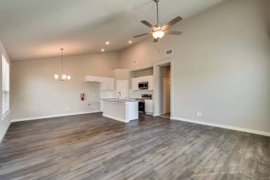 Main picture of 733 Wheatfield Dr