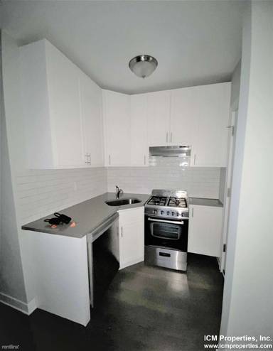 Main picture of 512-20 W Cornelia Ave