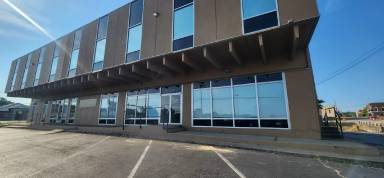 Main picture of 103 W Parkway Dr