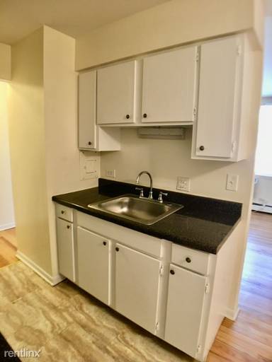 Main picture of 424 W Oakdale Ave