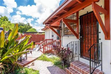 Main picture of 1841 SW 29th Ave