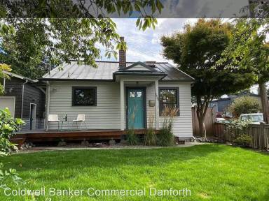 Main picture of 6221 SW Admiral Way