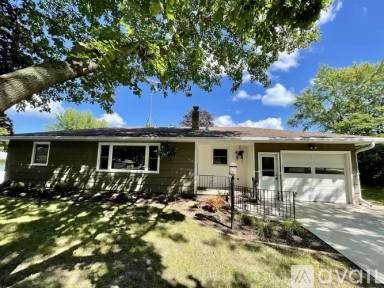 Main picture of 410 3rd Ave NE