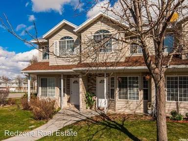 Main picture of 2713 S Centerbrook Dr