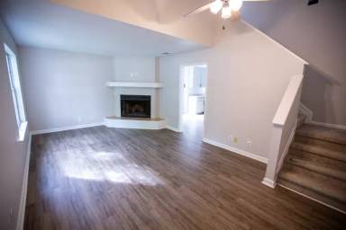 Main picture of 104 Abbey Ct