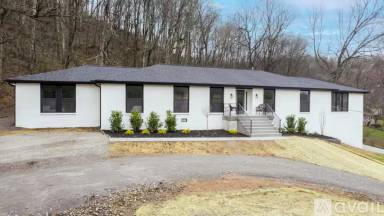Main picture of 5527 Hillview Dr