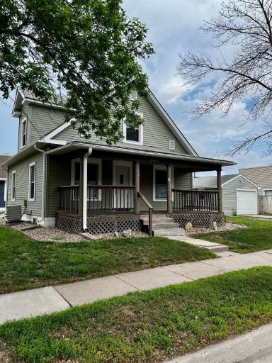 Main picture of 2400 Dudley St
