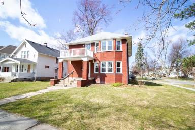Main picture of 1246 Laclede Rd