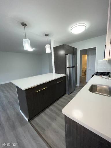 Main picture of Avalon Court Apartments