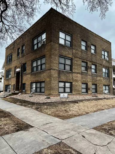 Main picture of 301 S 18 - 6