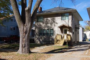 Main picture of 208 E Davenport St