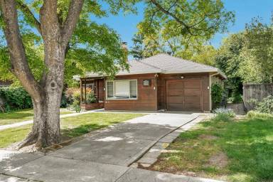 Main picture of 815 Douglas Ave