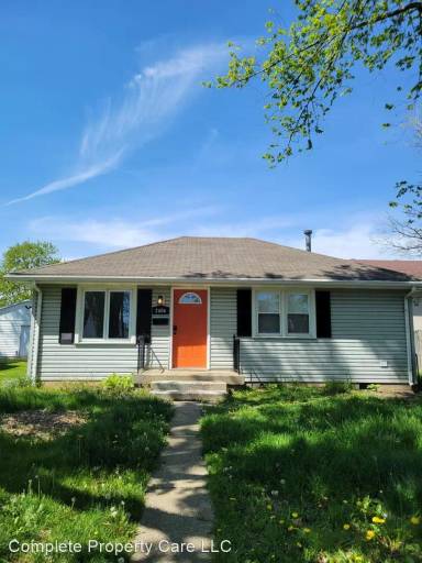Main picture of 2406 E 8th St