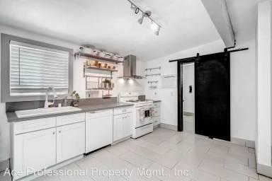 Main picture of 351 Grant St