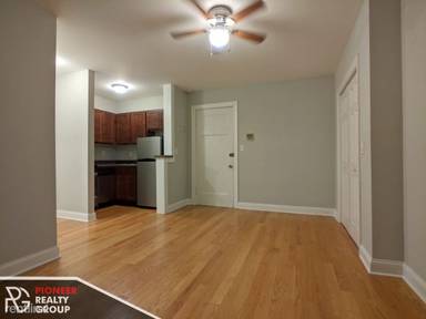 Main picture of 837 W Wolfram Apartments