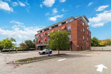 Main picture of 70 Church St