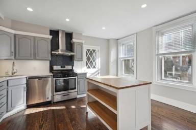 Main picture of 240 E 10th Ave