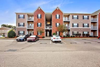 Main picture of 616 Marshtree Ln