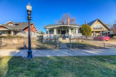 Main picture of 411 S Naches Ave