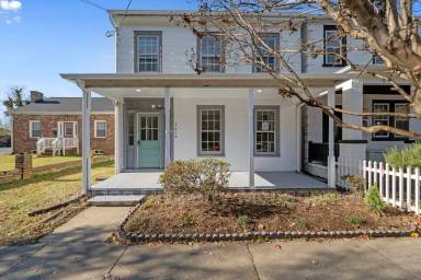 Main picture of 1614 Caroline St