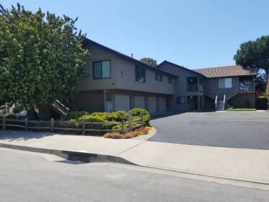 Main picture of 198 S Elm St